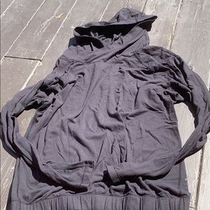 LULULEMON long sleeve w hood shirt